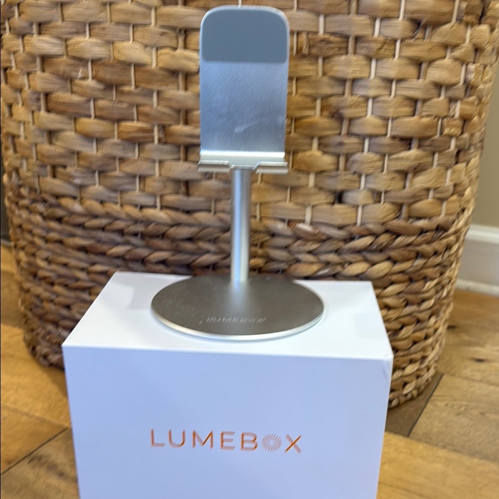 LUMEbox Stand
